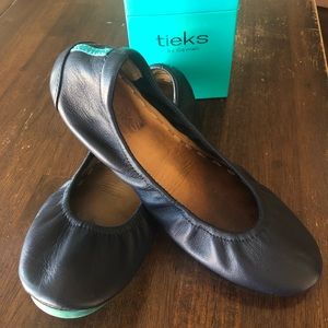 Tieks Size 7 California Navy